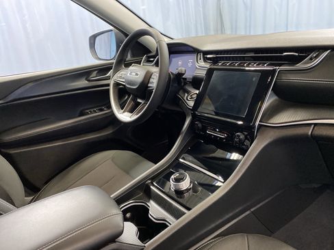 Certified 2024 Jeep Grand Cherokee Laredo X image 40