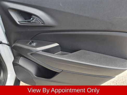 Used 2025 Chevrolet Trax LT w/ LT Convenience Package FWD image 29