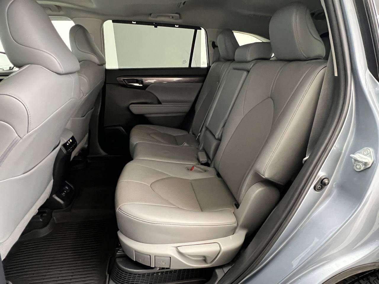 Used 2021 Toyota Highlander Limited AWD/4WD image 10
