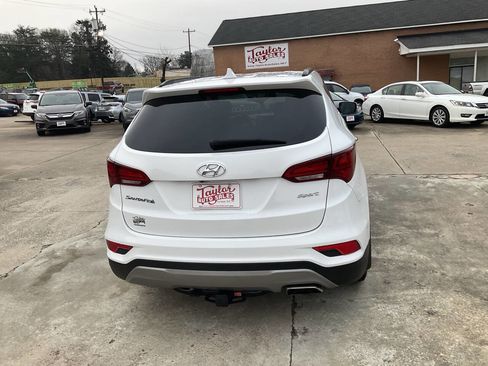 Used 2018 Hyundai Santa Fe Sport image 4