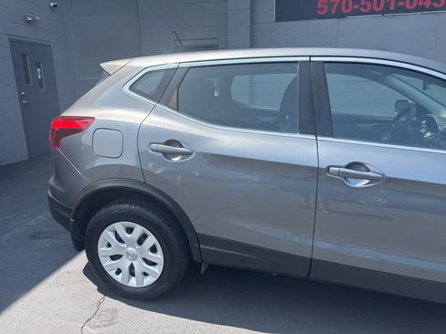Used 2017 Nissan Rogue Sport S AWD/4WD image 9