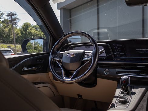 Used 2022 Cadillac Escalade Premium Luxury w/ Performance Package AWD/4WD image 13