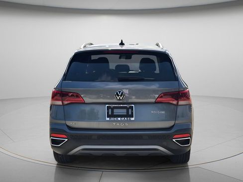 Certified 2022 Volkswagen Taos SE FWD image 6