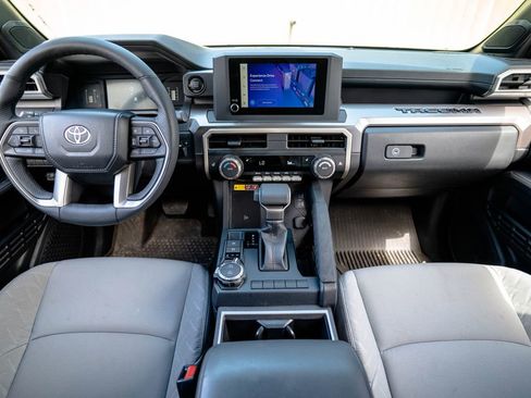 Used 2025 Toyota Tacoma SR5 AWD/4WD image 12