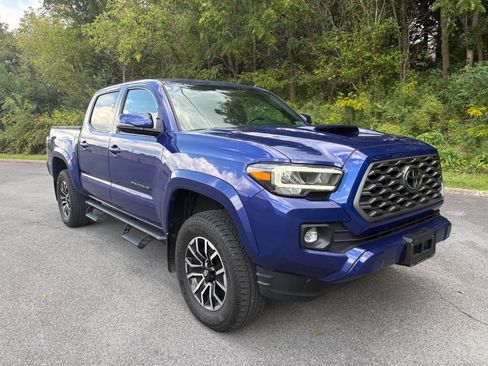 Used 2022 Toyota Tacoma TRD Sport w/ Technology Package AWD/4WD image 3