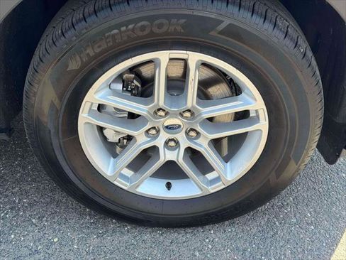 Used 2025 Ford Explorer Active image 9