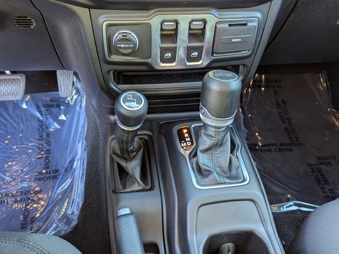 Used 2023 Jeep Wrangler Sport S image 20