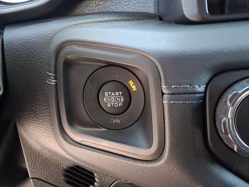 Used 2024 Jeep Wrangler Unlimited Sahara w/ Technology Group AWD/4WD image 22