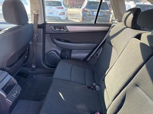 Used 2019 Subaru Outback 2.5i Premium image 16