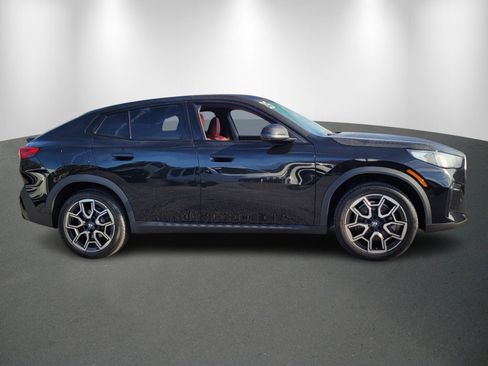Certified 2025 BMW X2 xDrive28i image 8