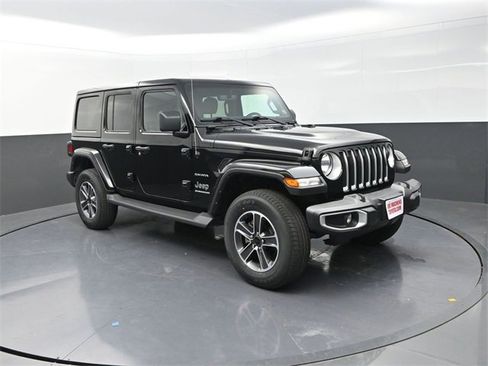 Used 2023 Jeep Wrangler Unlimited Sahara w/ Cold Weather Group image 9