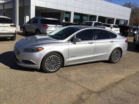 Used 2018 Ford Fusion SE w/ Equipment Group 602A image 3