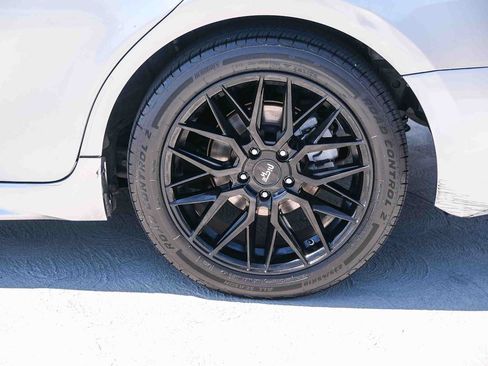 Used 2018 Toyota Camry SE w/ Moonroof Package FWD image 9