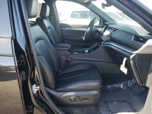 New 2025 Jeep Grand Cherokee Limited image 26