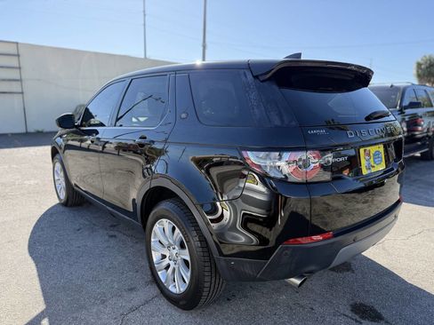 Used 2017 Land Rover Discovery Sport SE image 5