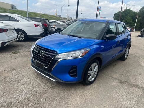 Used 2021 Nissan Kicks S image 2