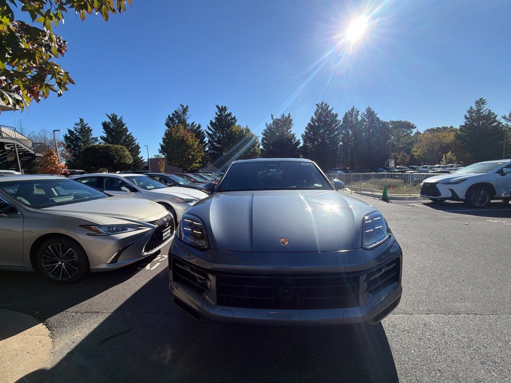 Used 2026 Porsche Cayenne S AWD/4WD image 3