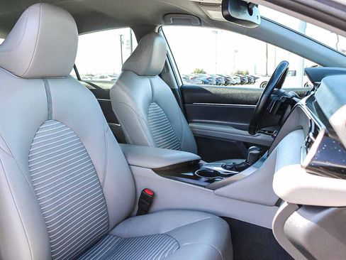Used 2019 Toyota Camry SE image 16