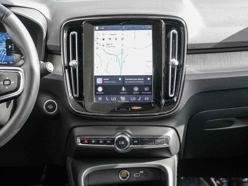 Used 2023 Volvo XC40 B5 Plus AWD/4WD image 14