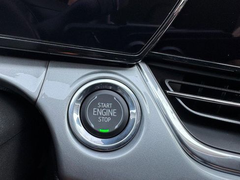 New 2025 Chevrolet Trax LT w/ Sunroof Package image 16