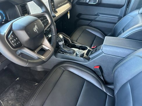 New 2025 Ford Bronco Badlands image 10