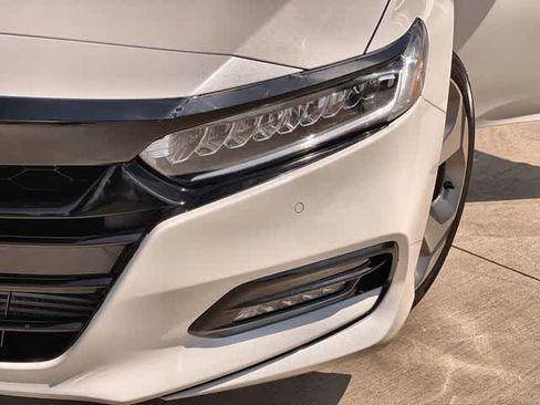 Used 2018 Honda Accord Touring image 24