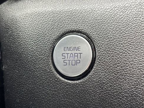 Certified 2022 Kia Sorento S w/ Panoramic Sunroof Package image 33