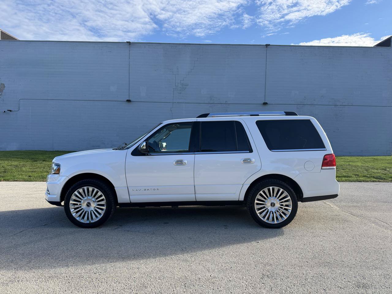 Used 2015 Lincoln Navigator 4WD w/ Equipment Group 101A Reserve image 4