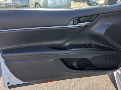 Used 2024 Toyota Camry SE image 11