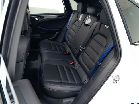 Certified 2026 Porsche Macan S AWD/4WD image 31