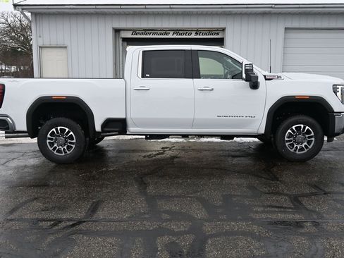 New 2026 GMC Sierra 3500 SLT image 3