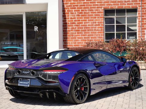 Used 2023 McLaren Artura RWD image 4