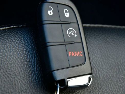 Used 2022 Jeep Compass Limited image 27