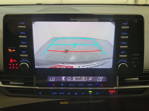 Used 2023 Toyota Sienna XLE w/ XLE Plus Package FWD image 28