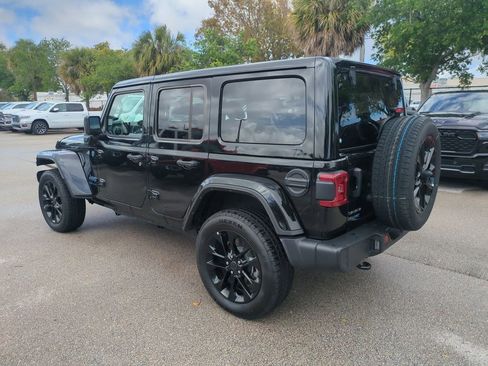 Used 2025 Jeep Wrangler Unlimited Sahara w/ Safety Group image 8