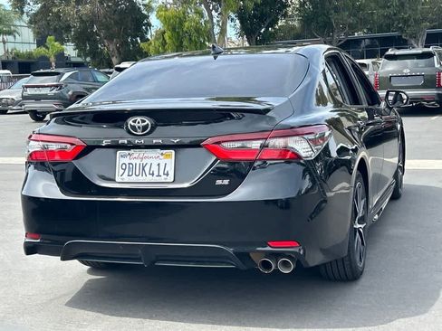 Used 2021 Toyota Camry SE FWD image 3