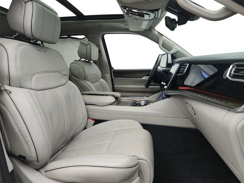 Used 2022 Jeep Grand Wagoneer Series II w/ Convenience Group III image 27