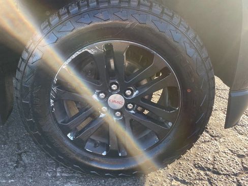 Used 2017 GMC Canyon SLT image 9