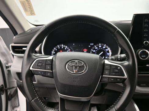 Used 2022 Toyota Highlander XLE AWD/4WD image 20