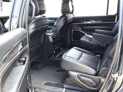 Used 2022 Jeep Wagoneer Series III w/ Premium Group I AWD/4WD image 14