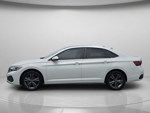 Used 2023 Volkswagen Jetta SE w/ Panoramic Sunroof Package FWD image 3