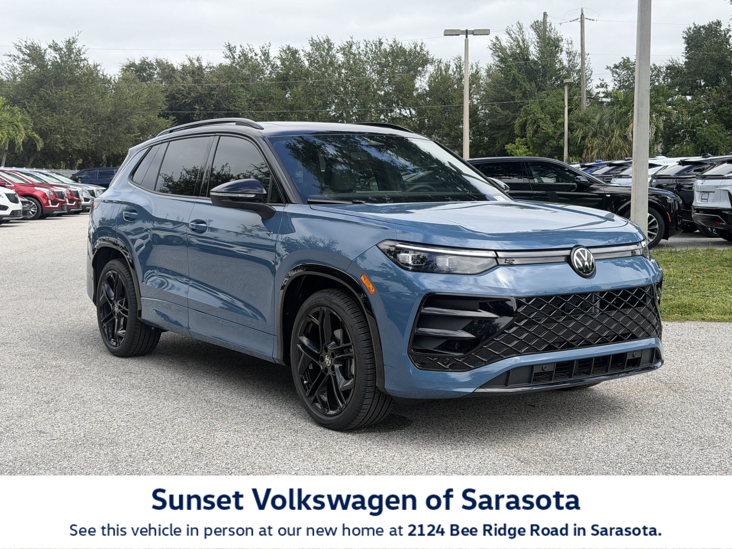 New 2026 Volkswagen Tiguan SE R-Line FWD image 1