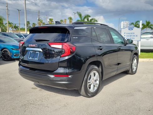 Used 2023 GMC Terrain SLE w/ Driver Convenience Package FWD image 5