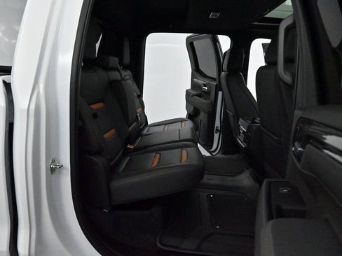 Used 2025 GMC Sierra 1500 AT4 w/ AT4 Premium Package AWD/4WD image 33
