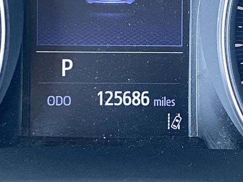 Used 2020 Toyota C-HR LE FWD image 32