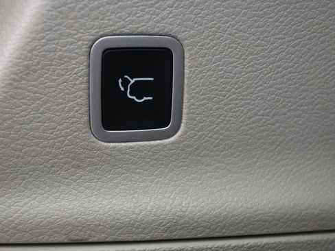 Used 2023 Chrysler Pacifica Touring-L image 25