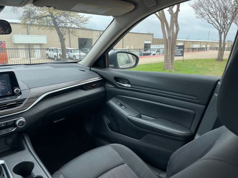 Used 2025 Nissan Altima 2.5 SV image 38