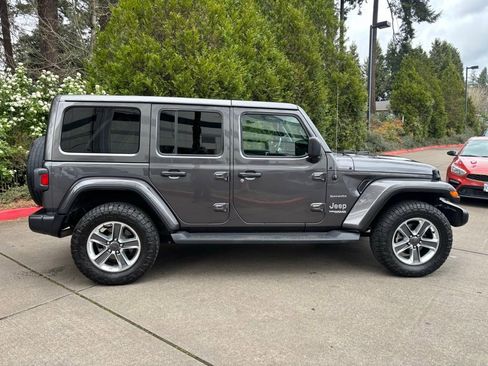 Used 2021 Jeep Wrangler Unlimited Sahara w/ Uconnect 4C Nav & Sound Group image 4