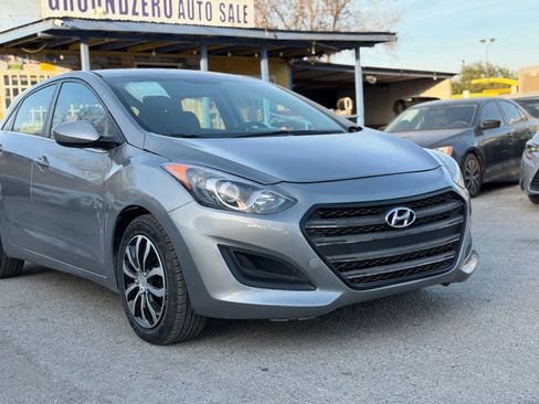 Used 2016 Hyundai Elantra GT image 4