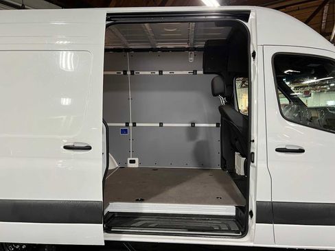 Used 2025 Mercedes-Benz Sprinter 2500 image 13